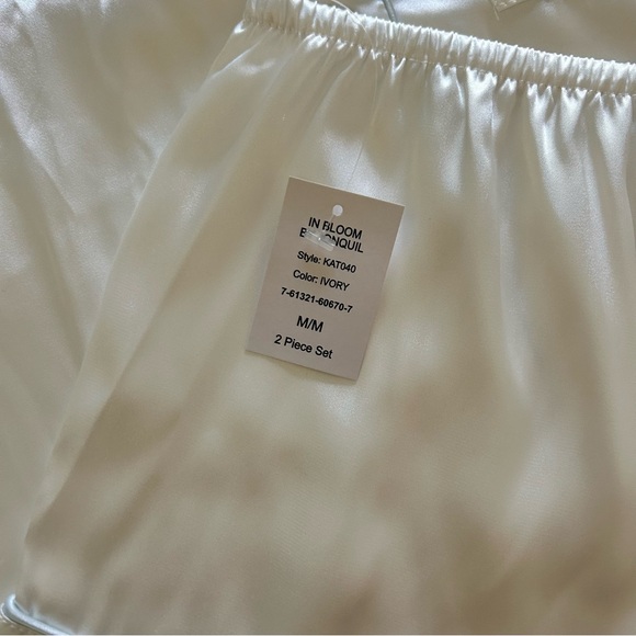 IN BLOOM Bridal Pajama Set - Picture 4 of 15